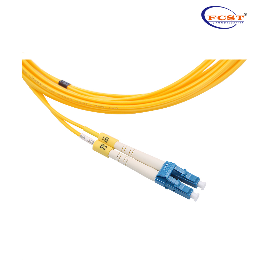 SC/APC-LC/UPC Duplex 3.0mm 1m Corde de raccordement fibre optique PVC G652D